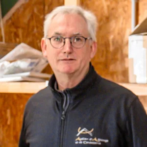 John au sein de l'Atelier d'Affûtage, le couteau irlandais de l'équipe.