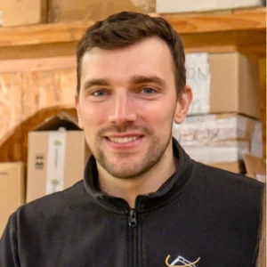 Julien au sein de l'Atelier d'Affûtage, le gestionnaire de l'entreprise.