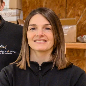 Sophie au sein de l'Atelier d'Affûtage, la visionnaire de l'équipe qui veut faire perdurer un savoir faire ancestral.